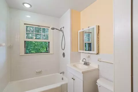 Bath - 41 Summit Ave, Gardner, MA 01440 photo 2 of 4