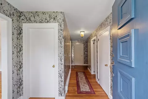 Entry Way - 41 Summit Ave, Gardner, MA 01440 photo 1 of 3