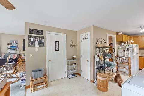 Entry Way - 41 Summit Ave, Gardner, MA 01440 photo 3 of 3