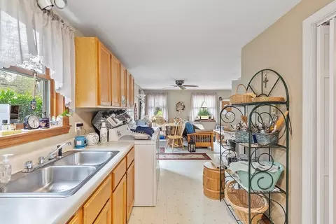Kitchen - 41 Summit Ave, Gardner, MA 01440 photo 5 of 6