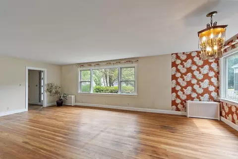 Living - 41 Summit Ave, Gardner, MA 01440 photo 4 of 4
