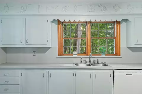Kitchen - 41 Summit Ave, Gardner, MA 01440 photo 1 of 6