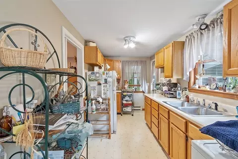 Kitchen - 41 Summit Ave, Gardner, MA 01440 photo 6 of 6