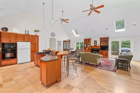 154 Whittier Dr, Dennis, MA 02638