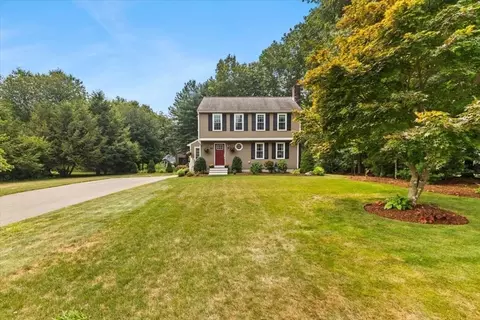 7 Strawstone Ln, Norton, MA 02766