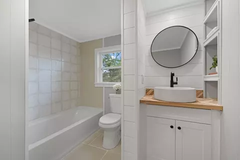 Bath - 12 Chippewa Dr, Wareham, MA 02632 photo 3 of 3