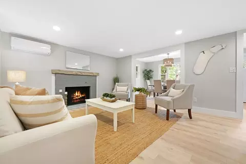Living - 12 Chippewa Dr, Wareham, MA 02632 photo 2 of 4