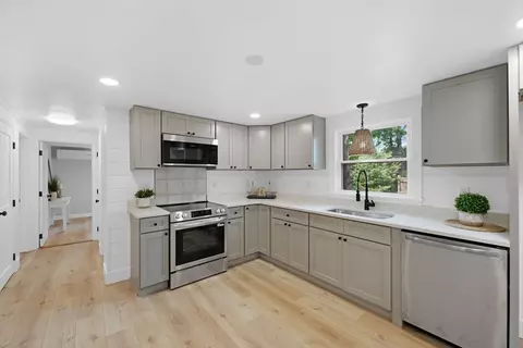 Kitchen - 12 Chippewa Dr, Wareham, MA 02632 photo 1 of 3
