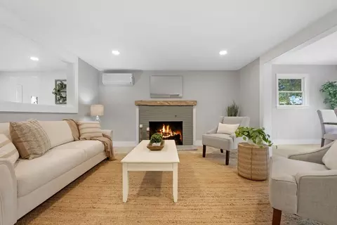 Living - 12 Chippewa Dr, Wareham, MA 02632 photo 1 of 4