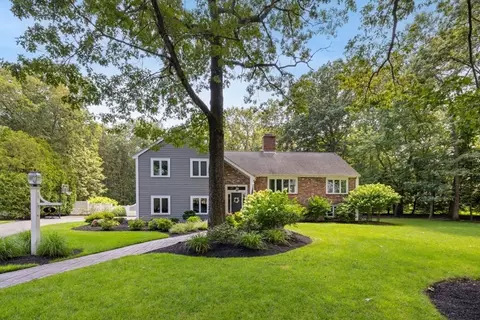5 Lantern Ln, Lynnfield, MA 01940