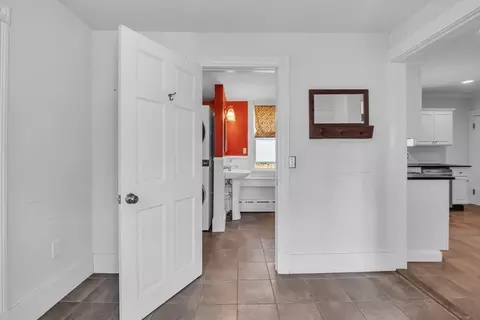 Entry Way - 11 Gilbert St, Framingham, MA 01702 photo 4 of 8