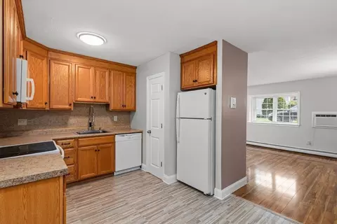 9 Chapel Hill Dr #2, Plymouth, MA 02360