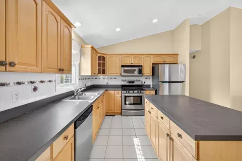172 Stevens St, Fall River, MA 02721 photo 12