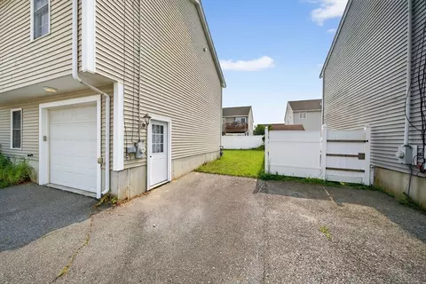 172 Stevens St, Fall River, MA 02721 photo 3