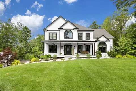 5 Hartford Ave W, Mendon, MA 01756
