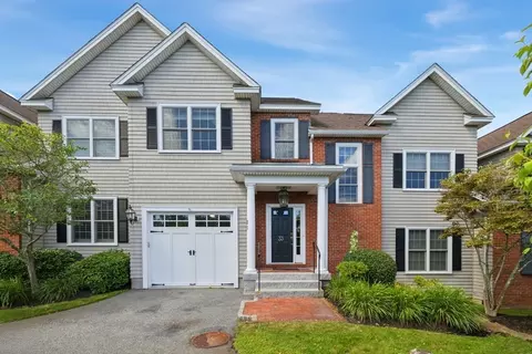 900 Lynnfield St #33, Lynnfield, MA 01940
