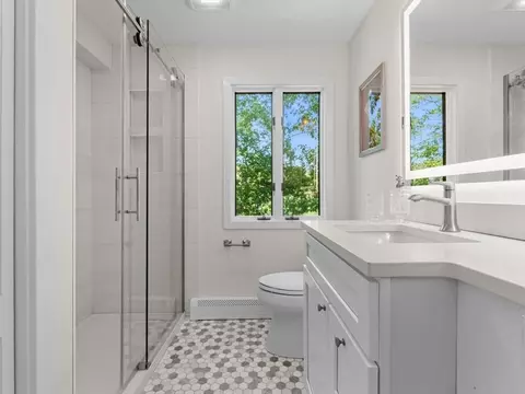 Bath - 105 Crockett Rd, Upton, MA 01568 photo 2 of 4