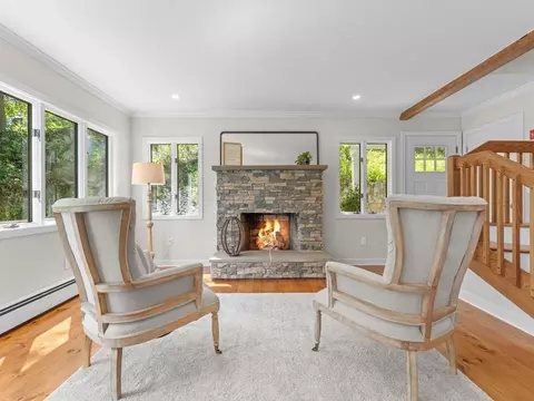 Living - 105 Crockett Rd, Upton, MA 01568 photo 2 of 6