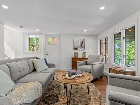 Living - 105 Crockett Rd, Upton, MA 01568 photo 5 of 6