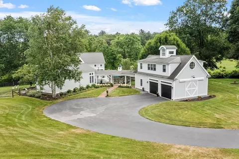 129 Russell St, Carlisle, MA 01741