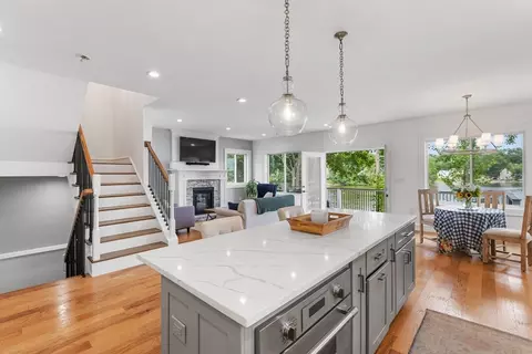 46 Crescent Ave, Lynnfield, MA 01940