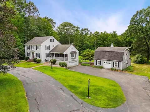 48 West St, Pepperell, MA 01463