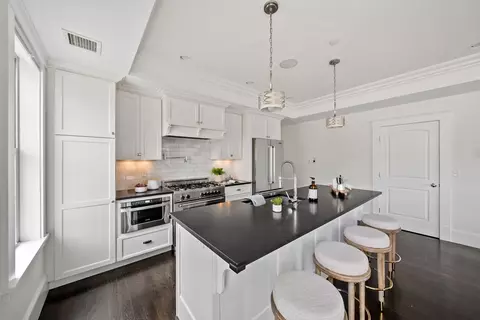 689 E 4th St #3, Boston, MA 02127