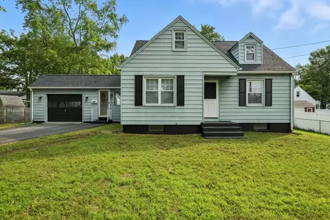 325 Hartwick St, Springfield, MA 01108