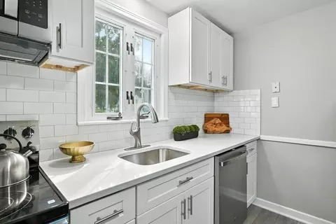 325 Hartwick St, Springfield, MA 01108 photo 18
