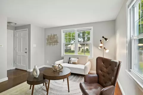 325 Hartwick St, Springfield, MA 01108 photo 9