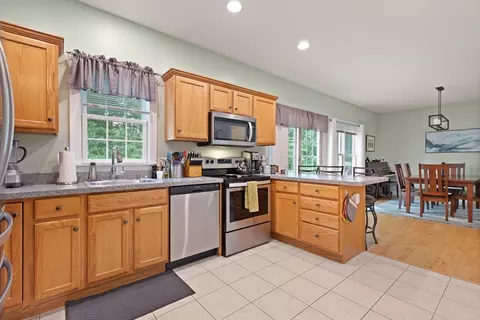 Kitchen - 3 Knowlton Cir #3, Upton, MA 01568 photo 1 of 4