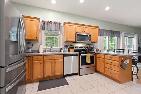 Kitchen - 3 Knowlton Cir #3, Upton, MA 01568 photo 2 of 4
