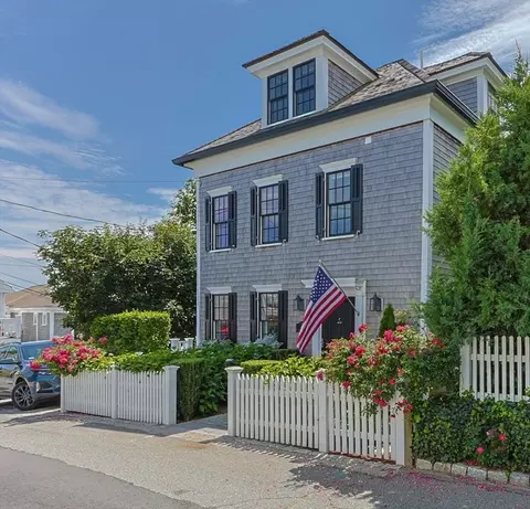 6 Pleasant St, Provincetown, MA 02657