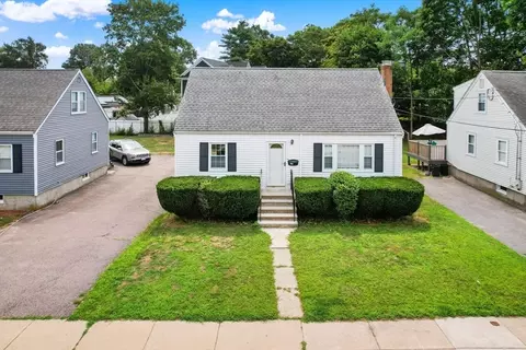 54 Como Rd, Hyde Park, MA 02136 photo 2