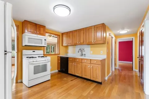 54 Como Rd, Hyde Park, MA 02136 photo 8