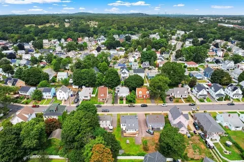 54 Como Rd, Hyde Park, MA 02136 photo 4