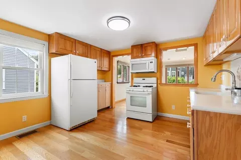 54 Como Rd, Hyde Park, MA 02136 photo 9