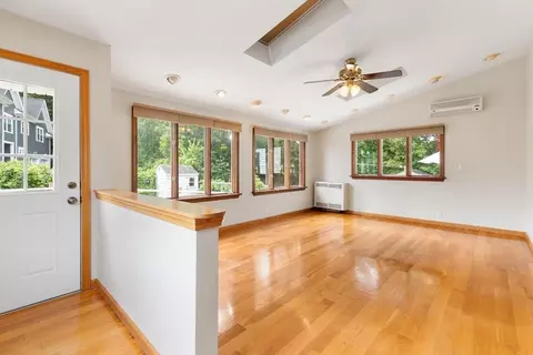 54 Como Rd, Hyde Park, MA 02136 photo 6