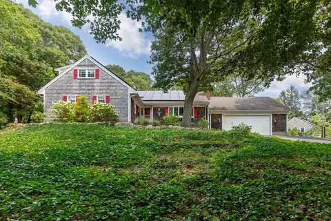 27 Moody Dr, Sandwich, MA 02563