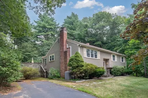 17 Lascala Ave, Plymouth, MA 02360