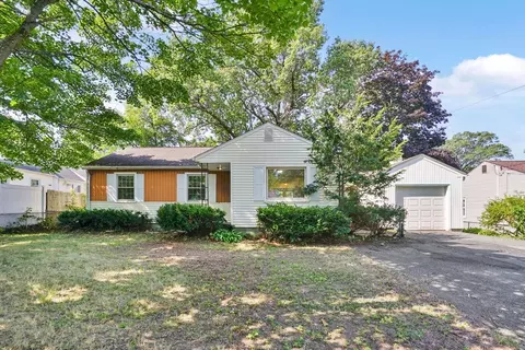 11 W Canton Cir, Springfield, MA 01104