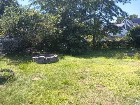 31 Barker St, Fall River, MA 02724 photo 2