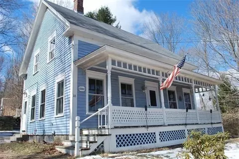 16 Pleasant St, Uxbridge, MA 01569