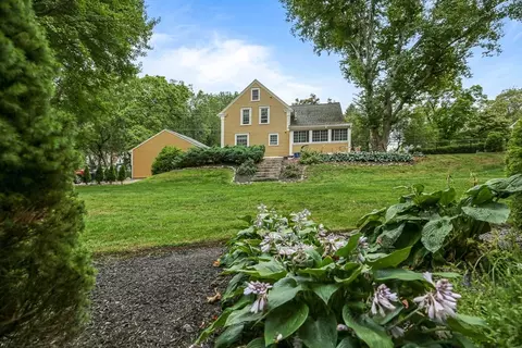 105 Greene St, Hopedale, MA 01747