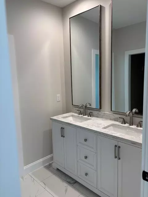 Bath - 190 Whitins Rd, Sutton, MA 01590 photo 1 of 1