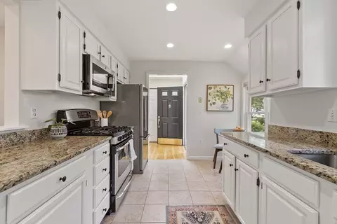 Kitchen - 32 Brewster Ln #32, Acton, MA 01720 photo 2 of 2