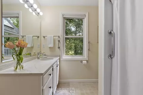 Bath - 32 Brewster Ln #32, Acton, MA 01720 photo 1 of 2