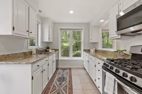 Kitchen - 32 Brewster Ln #32, Acton, MA 01720 photo 1 of 2