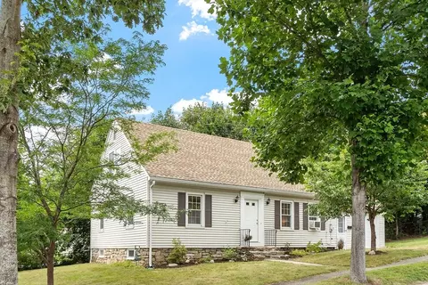 131 Airlie, Worcester, MA 01606