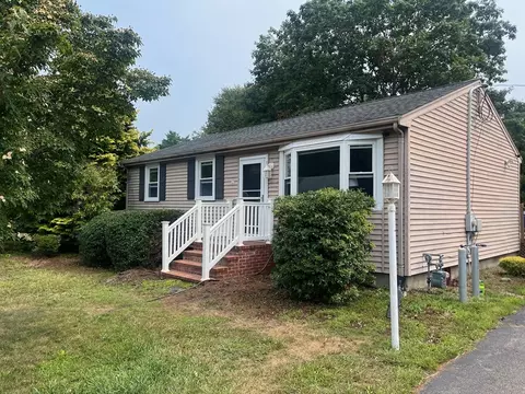 1 St Francis Ave, Kingston, MA 02364